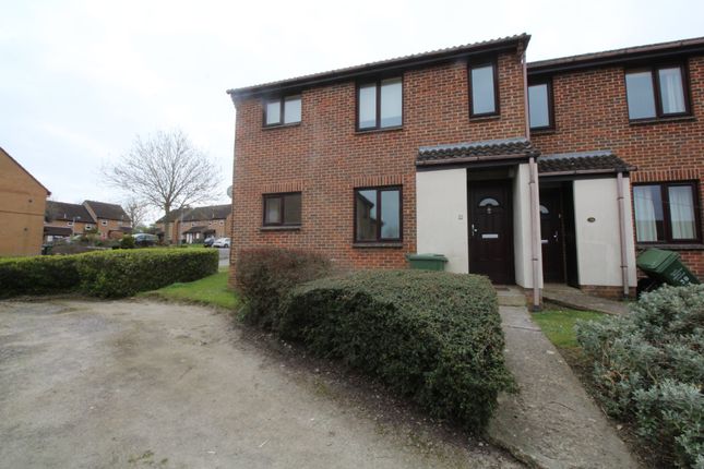 Thumbnail Flat to rent in Highgrove Close, Calne