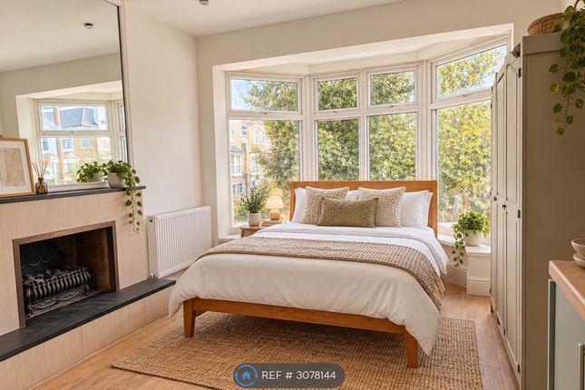 Studio flat on Watford, £1,350/mo