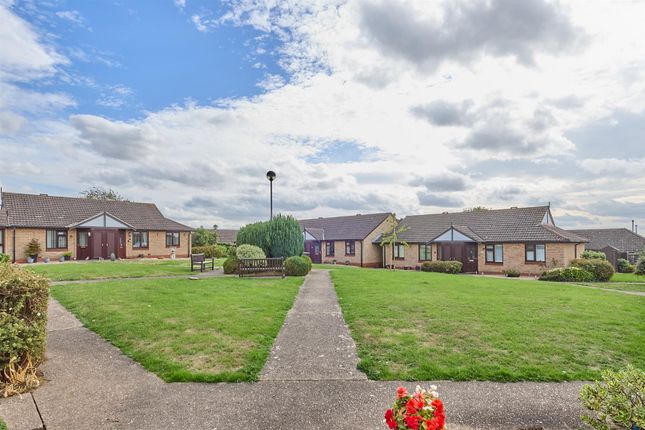 11, Curzon Close, Burbage photo 4