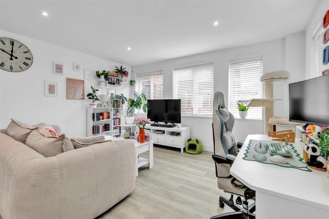 71 Holmes Park, North Street, Horsham photo 4