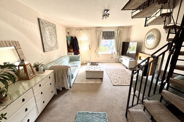 48, Gainsborough Way, Yeovil photo 2