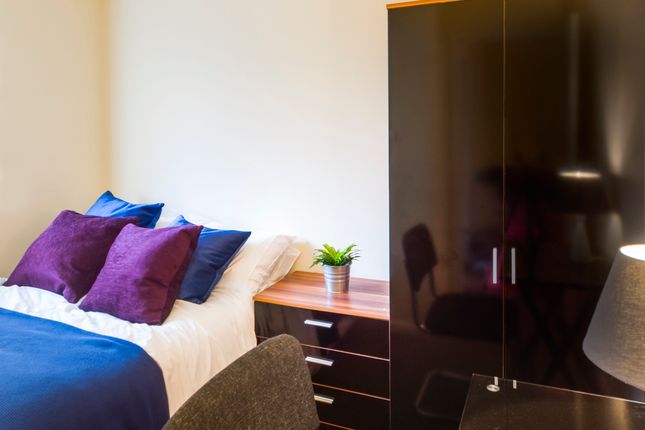 10, Aquarius Lane, Salford photo 5