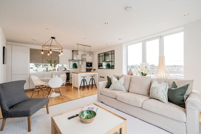 2-bed flat on Glenthorne Road, Hammersmith W6, £750,000