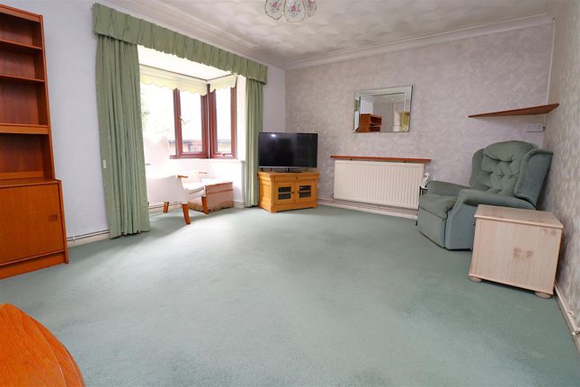 26, Coppice Court, Hempstead photo 2
