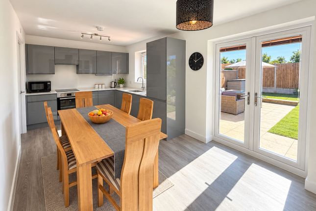 41, Coneyburry Grove, East Grinstead photo 4