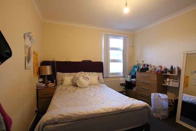 Flat to rent in Beaconsfield Road, London