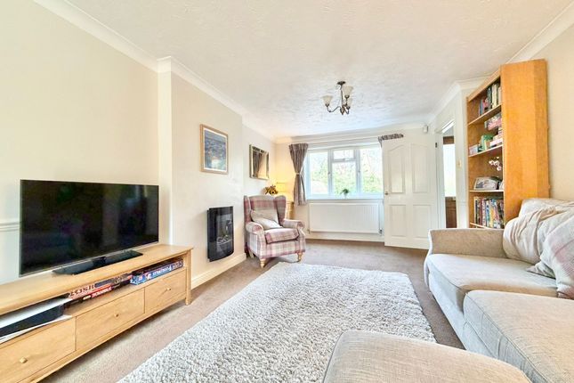 1 Redwood Close, Southampton photo 4