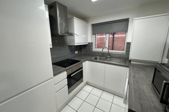 1, Greenfield Court, Leeds photo 3
