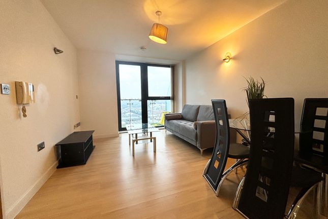 Flat to rent in Tempus Tower, Manchester