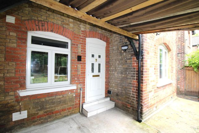 Thumbnail Semi-detached house to rent in Oakhill Cottages, Theobalds Park, Enfield