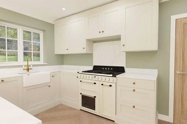 15, Keens Lane, Surrey photo 2