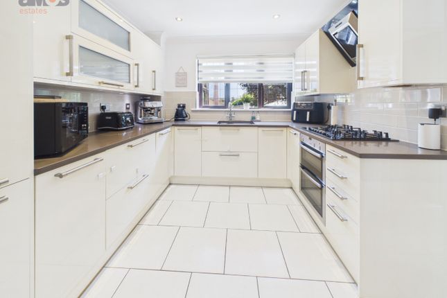 43, Barnwell Drive, Hockley photo 2