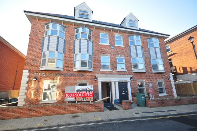 Thumbnail Flat to rent in High Street, Ryde