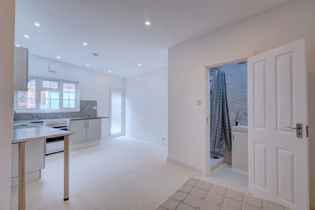 The Annexe 2, 79, Hillary Road, Buckinghamshire photo 4
