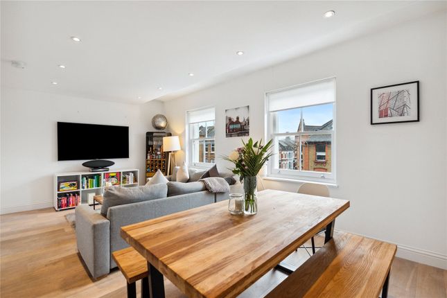 Flat for sale in East Hill, Wandsworth, London