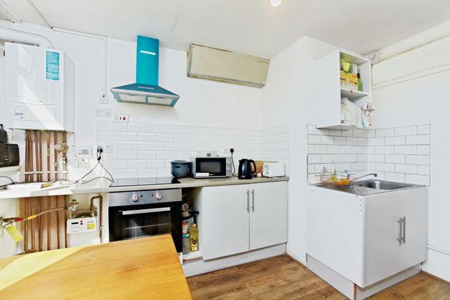 Flat 83/Copeland House, Garratt Lane, London photo 2