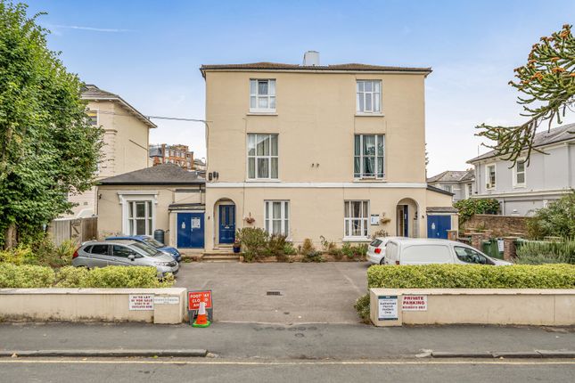 Studio flat on Flat 1, 19-21,, Upper Grosvenor Road, Kent, £100,000