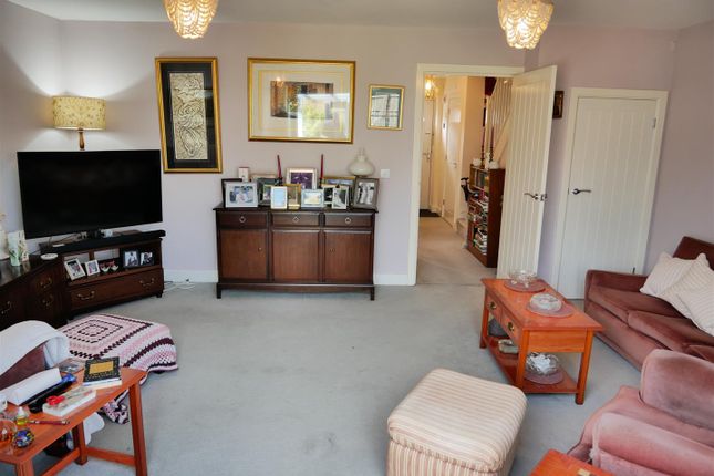 34, Larkspur Drive, Calne photo 5