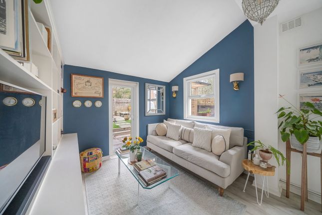 143A, Gleneldon Road, London photo 4