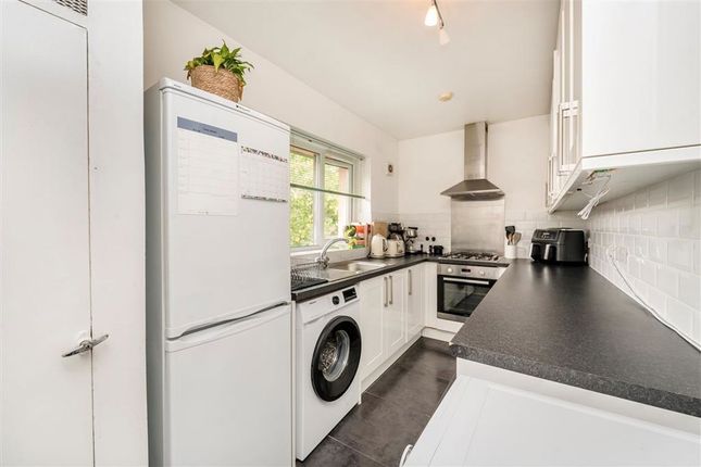 Flat 12, Lewes House, Druid Street, London photo 4