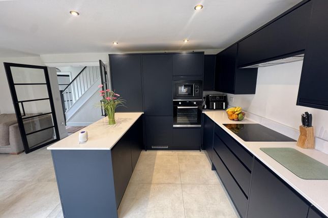 2, Reeves Close, Leicester photo 3