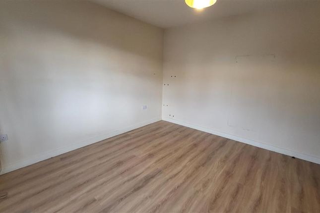 Flat to rent in Churchbury Lane, Enfield