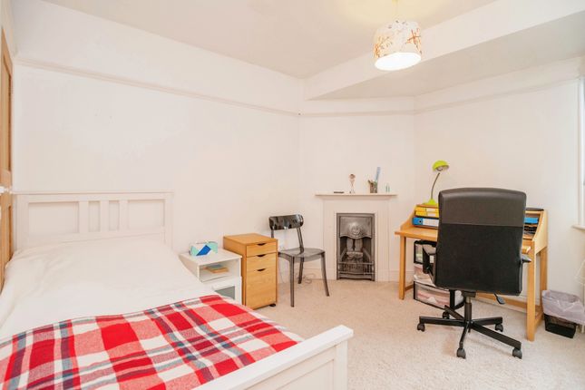 End terrace house for sale in Burland Road, Brentwood