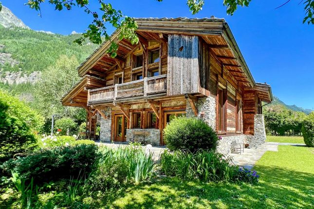 Chalet for sale in Chamonix, Chamonix / St Gervais, French Alps / Lakes