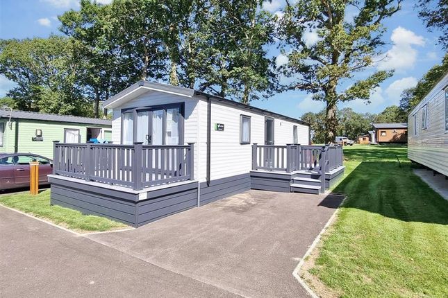 Thumbnail Mobile/park home for sale in Bluebell Park, Emms Lane, Brooks Green, Horsham, West Sussex