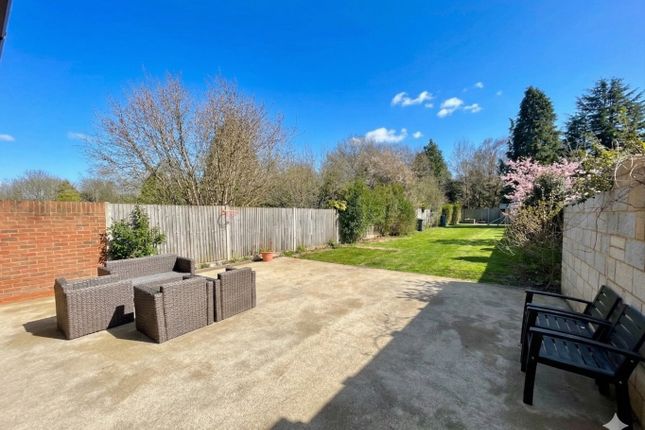26, Cutenhoe Road, Bedfordshire photo 2
