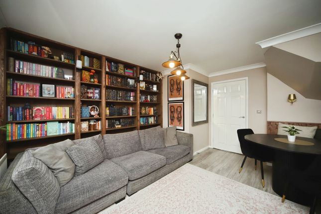 16, Rogers Walk, Taunton photo 4