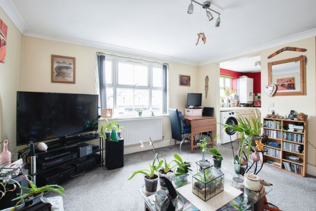 2-bed flat on Flat 6/Egerton Court, 1 Egerton Gardens, Bournemouth, £200,000