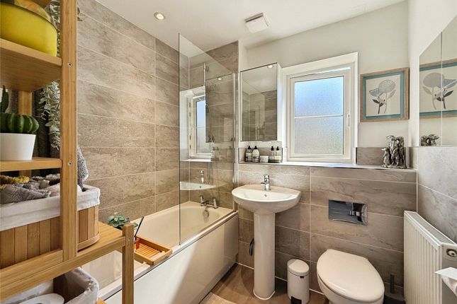 7, Hurst Avenue, Camberley photo 4