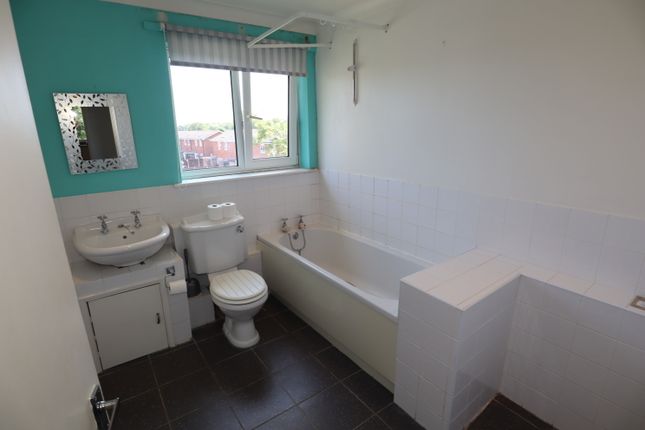 Flat for sale in Staverton Crescent, Lincoln