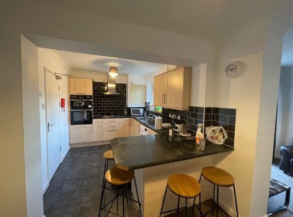 5-bed house on 2, Cabourne Avenue, Lincoln, £351/mo