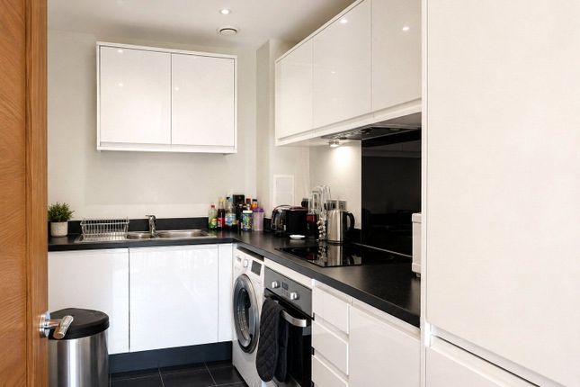 SNG SO - Flat 2, Echo Court, 1, Telegraph Avenue, London photo 3