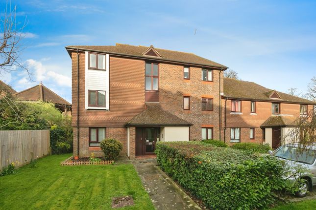 Thumbnail Flat for sale in Woodhams Close, Battle