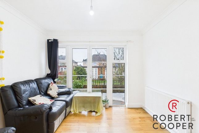 17, The Croft, South Ruislip photo 3