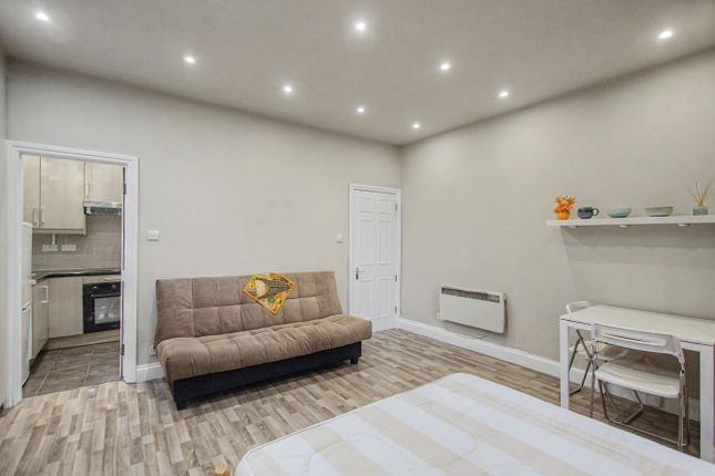38 Flat 1, Fellows Road, London photo 4