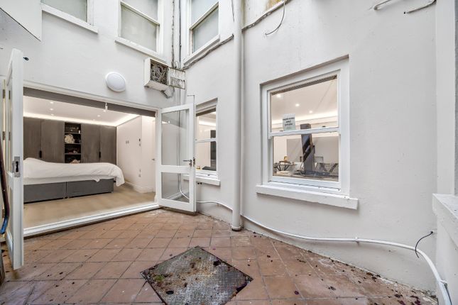 Flat 2, 10, Westbourne Terrace, London photo 3