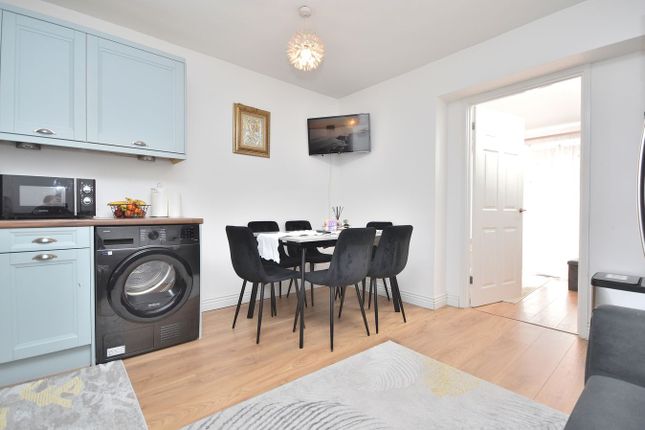 19, Skawle Court, Northampton photo 4