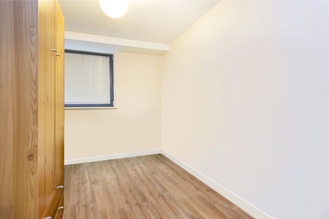 Flat to rent in Millharbour, Millwall