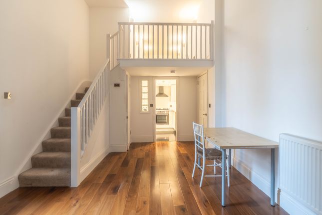 Flat 68 Princess Park Manor, London photo 5
