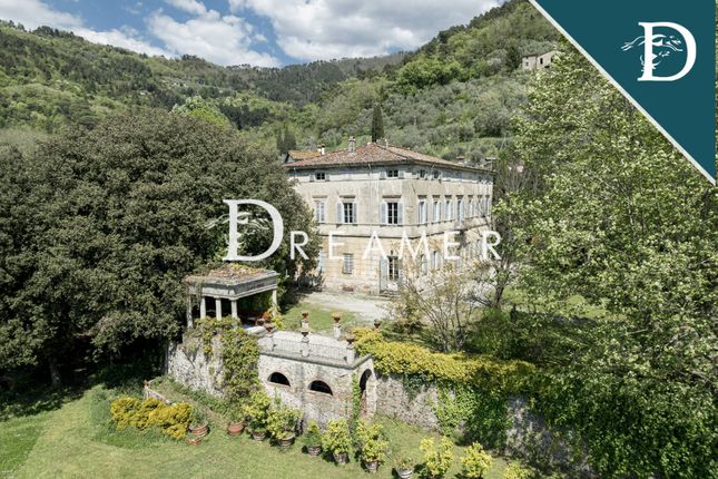 Villa for sale in Via Vecchia VI, Lucca, Toscana