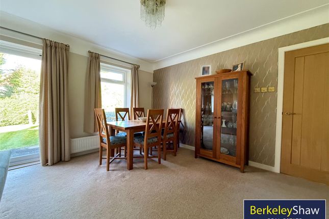 Lounge/ Dining Room