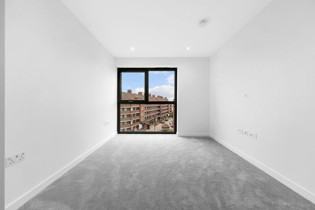 Thonrey Close, London photo 5