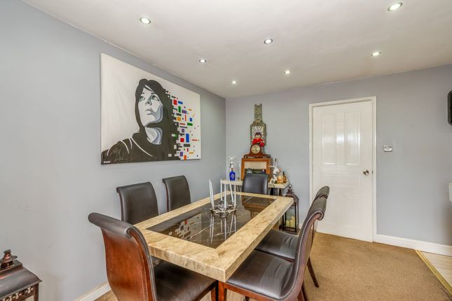 24 Peacock Close, Sheffield photo 4