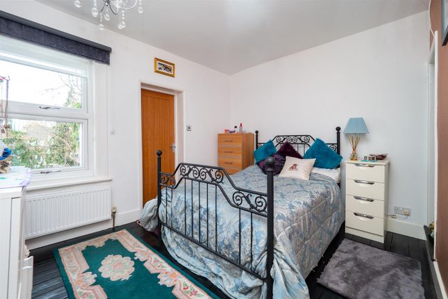 Terraced house for sale in Crown Road, Sutton
