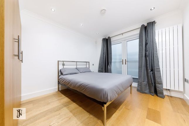 Flat to rent in Chase Road, London