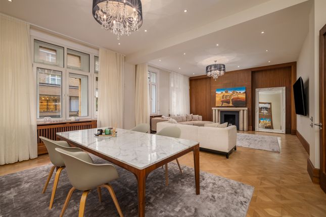 Knightsbridge Court, 7 Sloane Street, London photo 3
